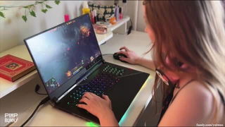 Yuiwoo gamer girl gets fucked sex video